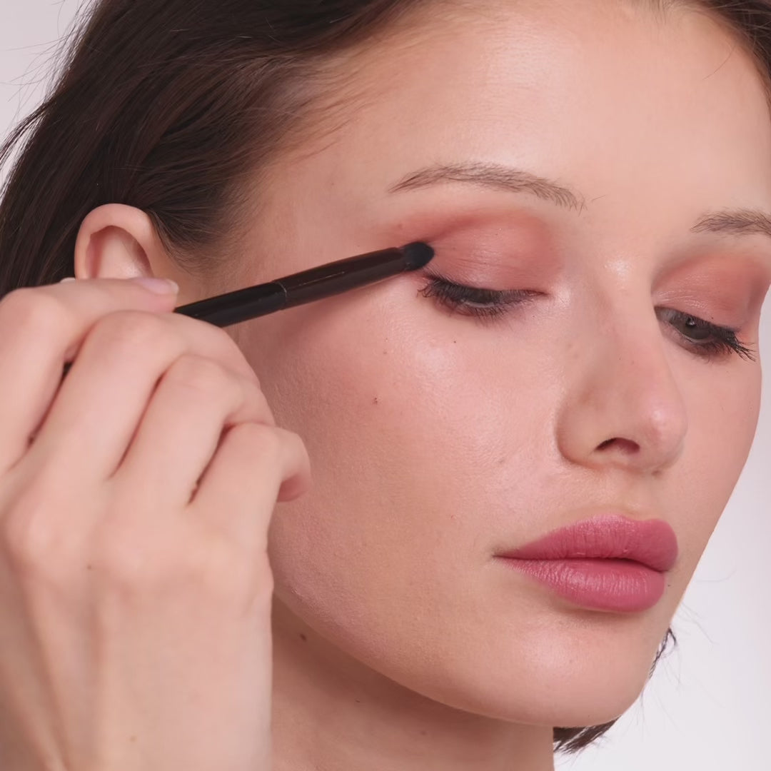 smokey brown classic eye shadow video