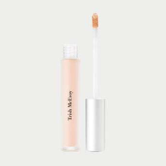 http www.trishmcevoy.com c-26-lip-colors.aspx Trish McEvoy Easy Lip Color creamy formula applies effortlessly and leaves a pleasant and hydrated feeling on your lips. Trish McEvoy Easy Lip Color