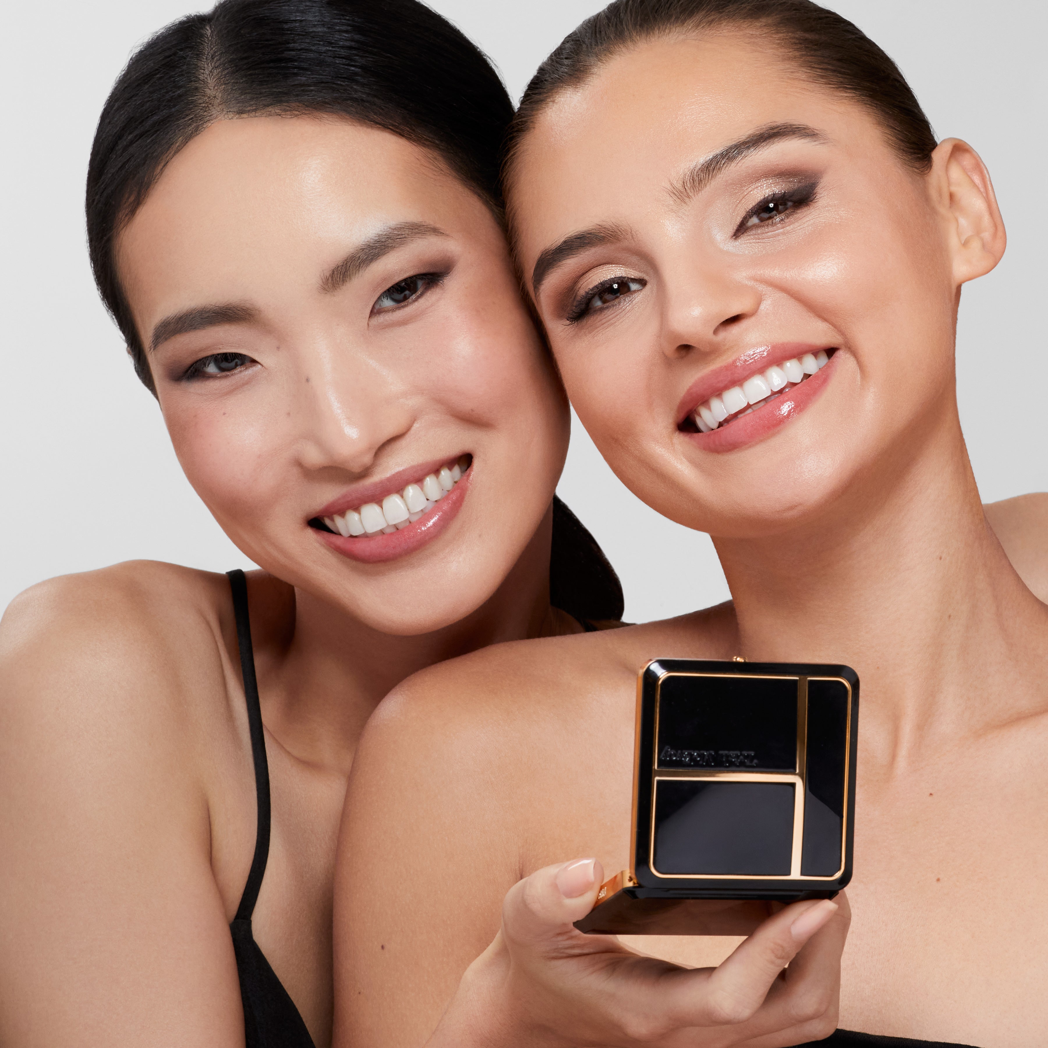 Makeup Wardrobing® Deluxe Refillable Compact 1