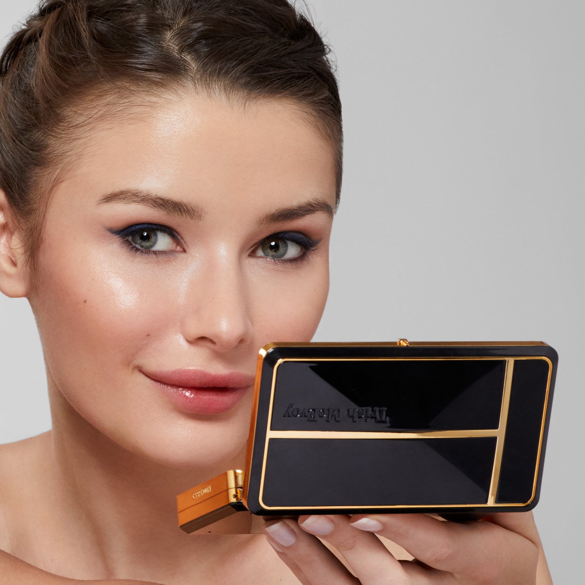 New Mini Makeup Magic: Mini Powder Compacts & Glow Boosters